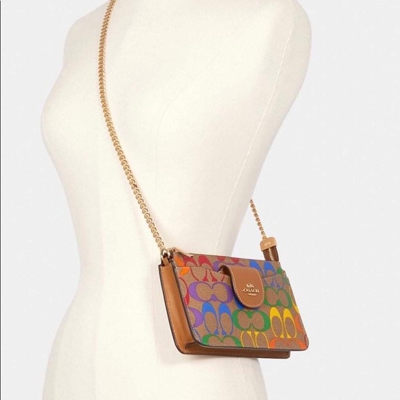 Coach Poppy - Picture 3 of 4